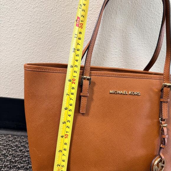 Michael Kors Jet Set Tote Womens Handbag Purse Brown Saffiano Gold Accents - Picture 14 of 15
